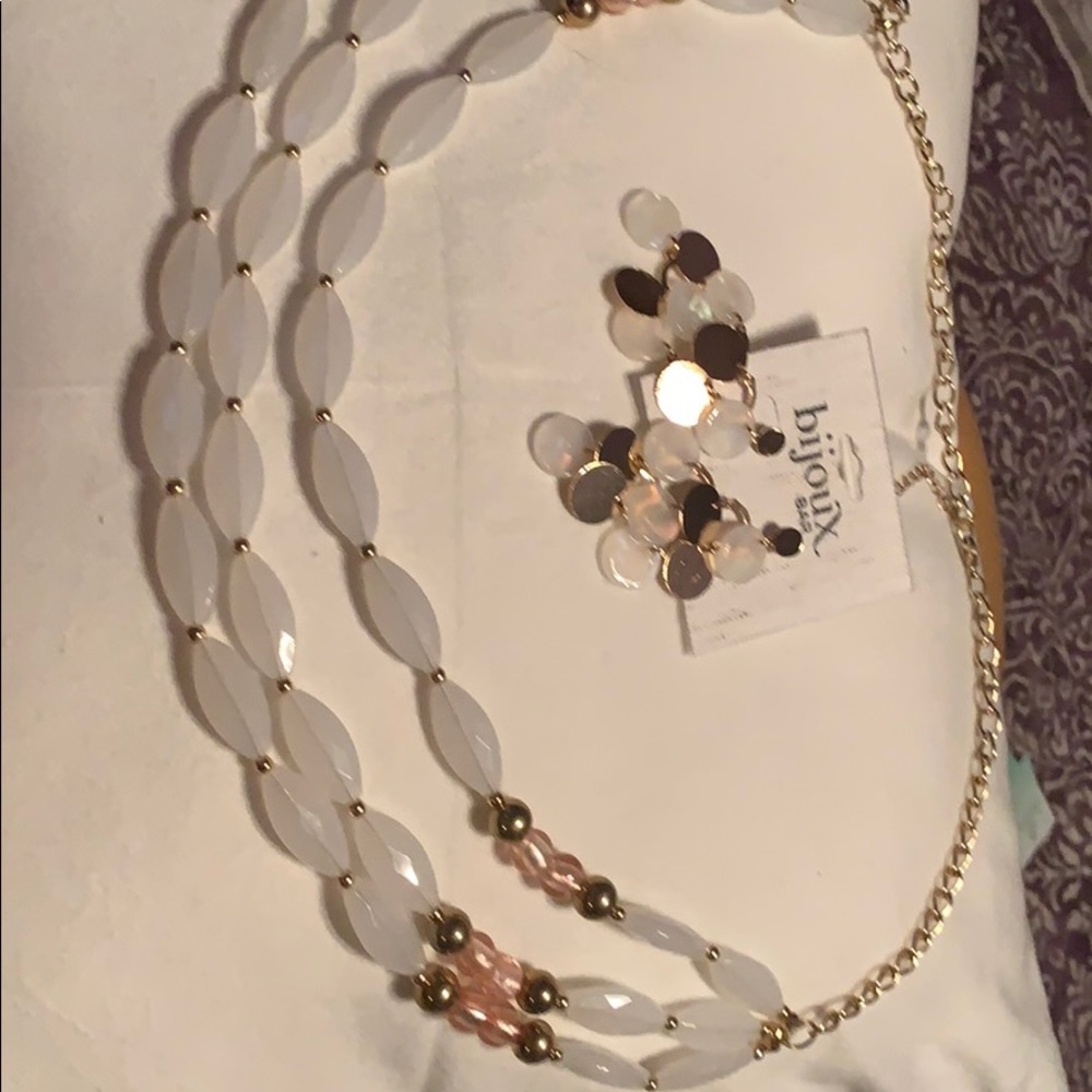 Women necklaces & earring